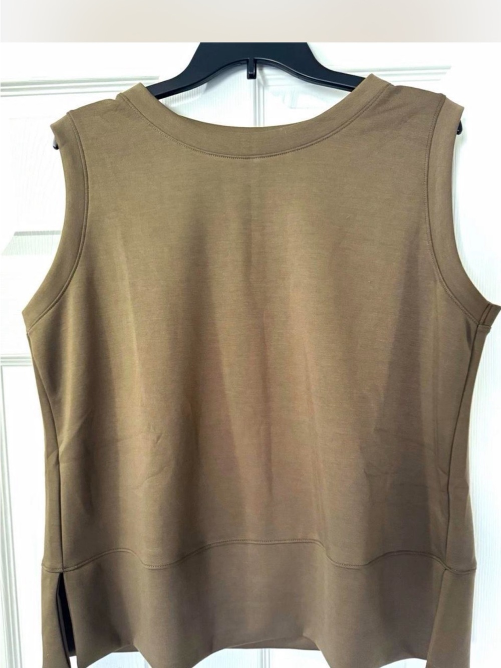 Sleeveless Tank Top in Olive-Tan